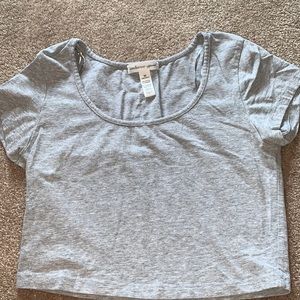 Medium sized short sleeve crop top